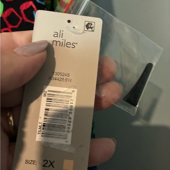 Ali Miles Multicolor Top - Picture 4 of 4